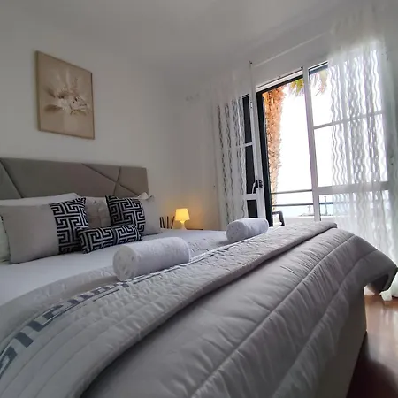 The Garajau Views בית הארחה