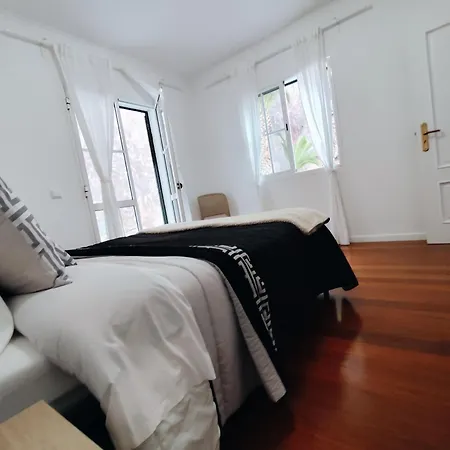 The Garajau Views בית הארחה