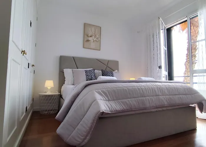 The Garajau Views בית הארחה